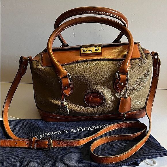 Vintage Dooney & Bourke leather doctor satchel bag w/key, charm & dustbag - Picture 2 of 16